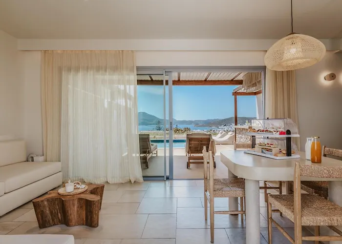Adriana Luxury Adamantas (Milos)