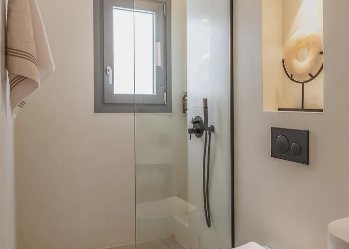 Adriana Luxury Adamantas (Milos)